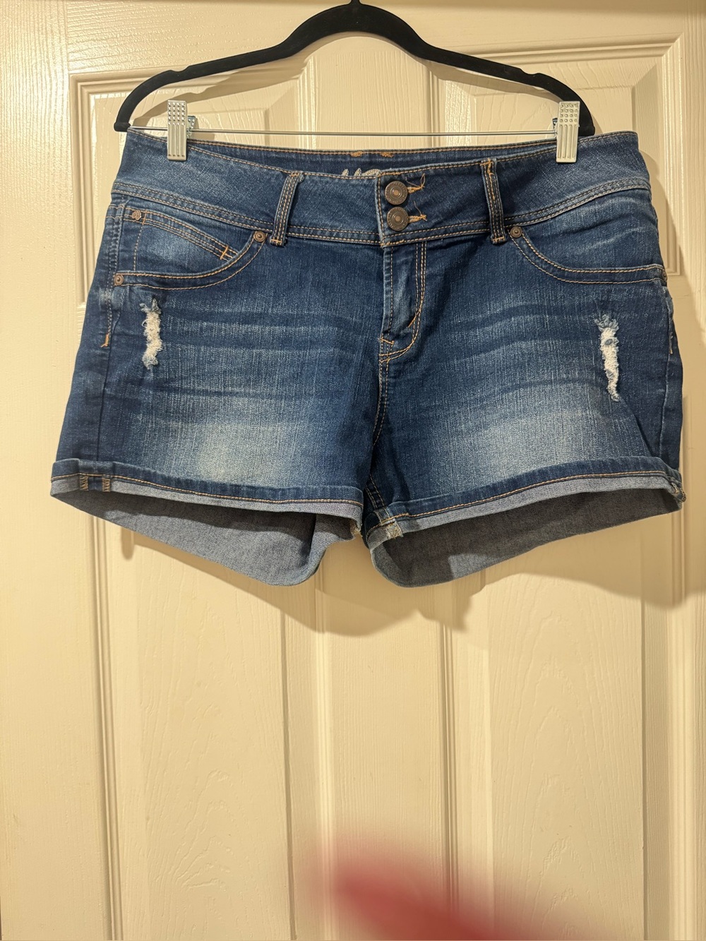 SALE $5 wallflower distressed denim shorts. Embellished back pockets.